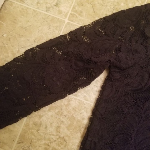 Black lace off the shoulder long sleeve - Picture 3 of 3